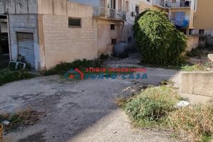 VIA DEGLI IRIS - Magazzino + terreno