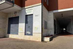 NEGOZIO A ROMANO CANAVESE