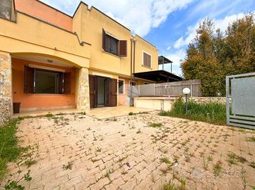 VILLA A SCHIERA A NARDÒ