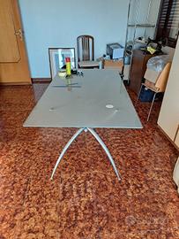 Tavolo in vetro