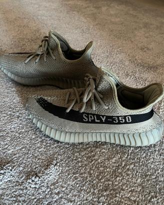 Yeezy 350 V2