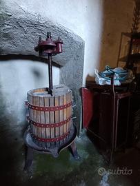 Torchio e carolla per vino