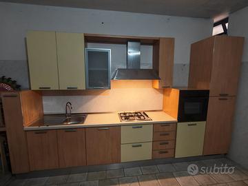 CUCINA COMPLETA DI ELETTRODOMESTICI