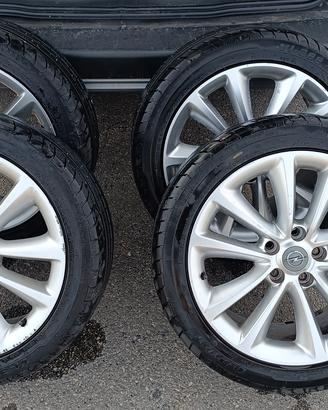 Gomme 235/45 R18 + 4 cerchi in lega r18