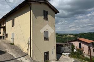 CASA SEMINDIPENDENTE A SELLANO
