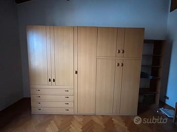 ARMADIO IN LEGNO 6 ANTE CON CASSETTIERA