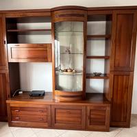 Mobile con tavolo e sedie in legno