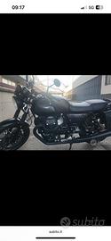 Moto Guzzi V7 stone