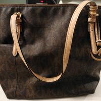 Borsa a tracolla MK per donna, marrone scuro