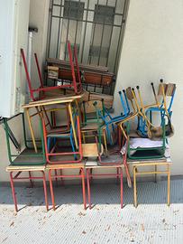 Scrivania e sedie scuola vintage
