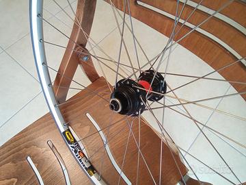 Mozzo anteriore DT SWISS 240s