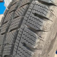 4 Pneumatici invernali Hankook 215/65 R16c
