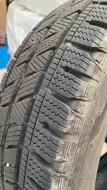 4 Pneumatici invernali Hankook 215/65 R16c