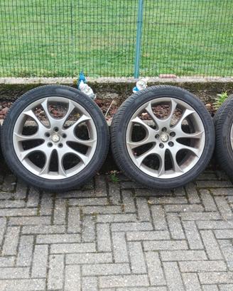 Gomme con cerchi da 17 Alfa Romeo Black Line