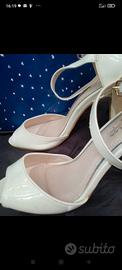 Scarpe sposa color panna.