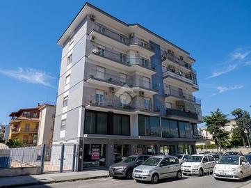 4 LOCALI A AVERSA
