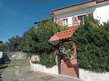 VILLA A SCHIERA A TORRE DEL GRECO