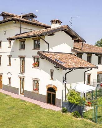Rustico / Casale di 1240 m² con 4 locali a Novara