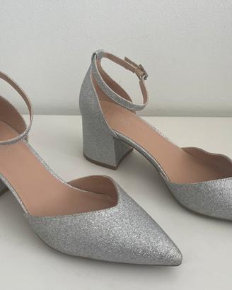 Scarpe argentate con tacco