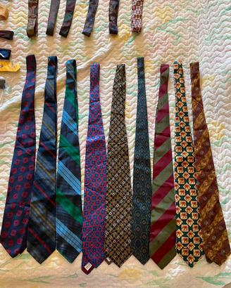 Cravatte gucci/valentino/hermes/burberry