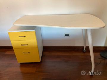 Scrivania per cameretta/studio per   bambin*/ragaz