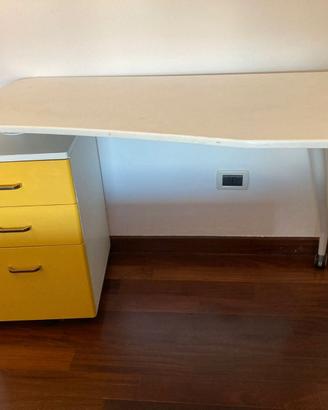 Scrivania per cameretta/studio per   bambin*/ragaz