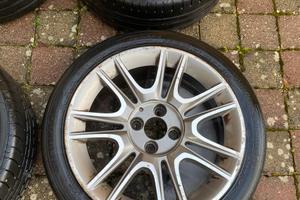 Gomme e cerchi in lega lancia Y