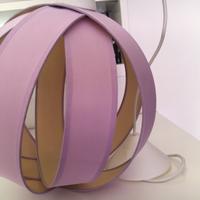 Lampadario sferico per cameretta color glicine