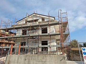 4 vani con tavernetta e giardino