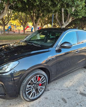 Maserati Grecale MHEV 300 CV AWD GT