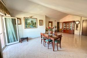 Appartamento mansardato 156 mq- 4 vani- box auto