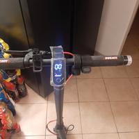 monopattino nuovo mai usato marca Ducati