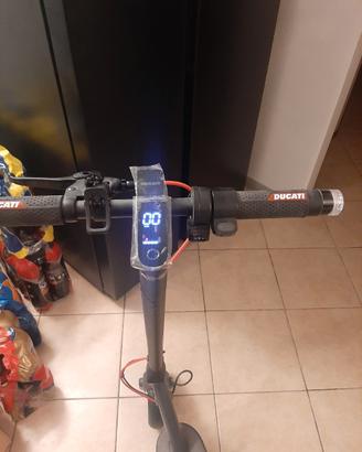 monopattino nuovo mai usato marca Ducati