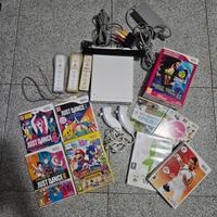 Consolle Wii bianca con giochi, 3 telecomandi