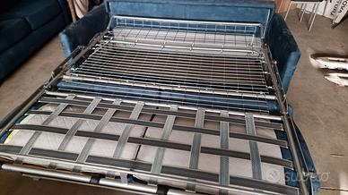 Bel divano letto 3 posti usato colore azzurro / bl