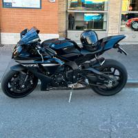 Yamaha R1 2024 con 3044km all’attivo