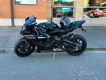 Yamaha R1 2024 con 3044km all’attivo