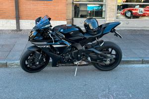 Yamaha R1 2024 con 3044km all’attivo