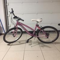 Bicicletta mountain bike ragazza