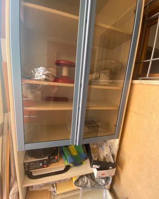 Mobile a vetri con cassetti