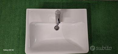 lavabo e rubinetto 