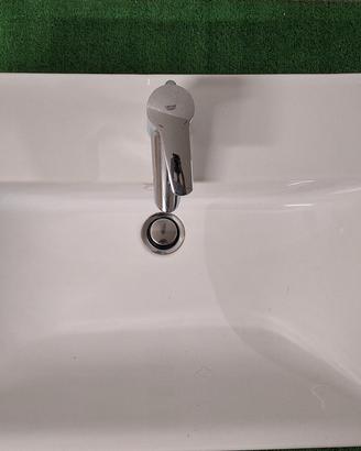 lavabo e rubinetto 