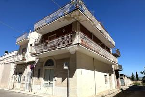 6 LOCALI A CANOSA DI PUGLIA