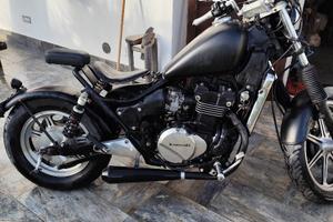 Moto kawasaki EN 500, 1980 cafe race stile harley