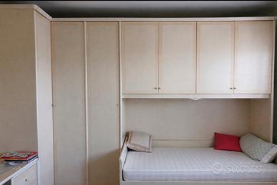 Cameretta bimbo/a con armadio a ponte 