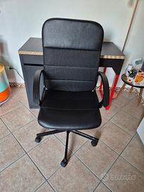 Sedia con rotelle regolabile in altezza