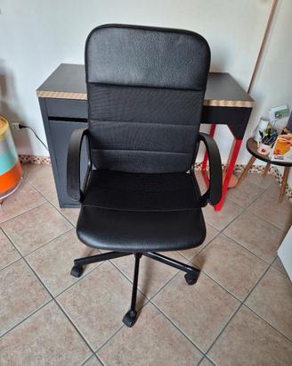 Sedia con rotelle regolabile in altezza