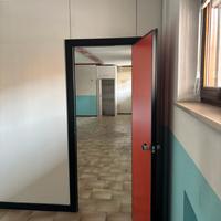 Parete divisoria con porta (ufficio o ambulatorio