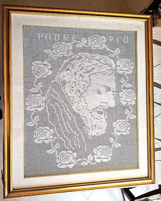 Quadro Padre Pio (ricamato uncinetto + cornice)
