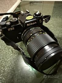 Macchina fotografica nikon FE2